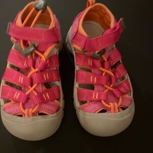 Keen size 11 kids see pictures for flaws - great condition